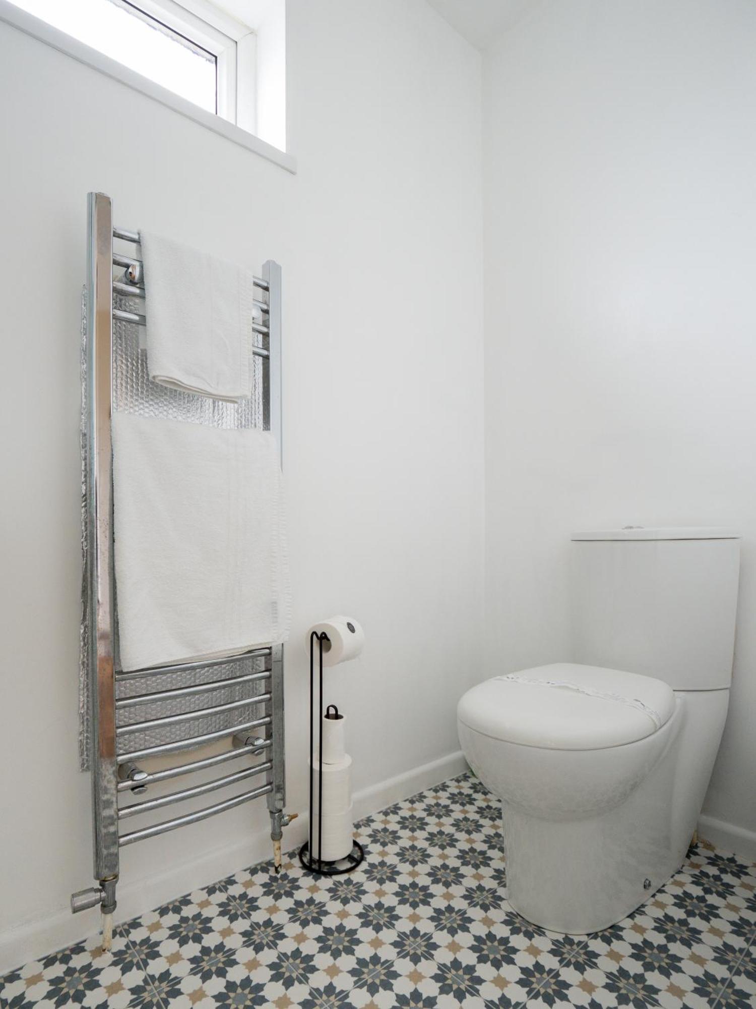 4 Bed Rooms 5 Double Beds Holidays House Near Train Station Плимът Екстериор снимка