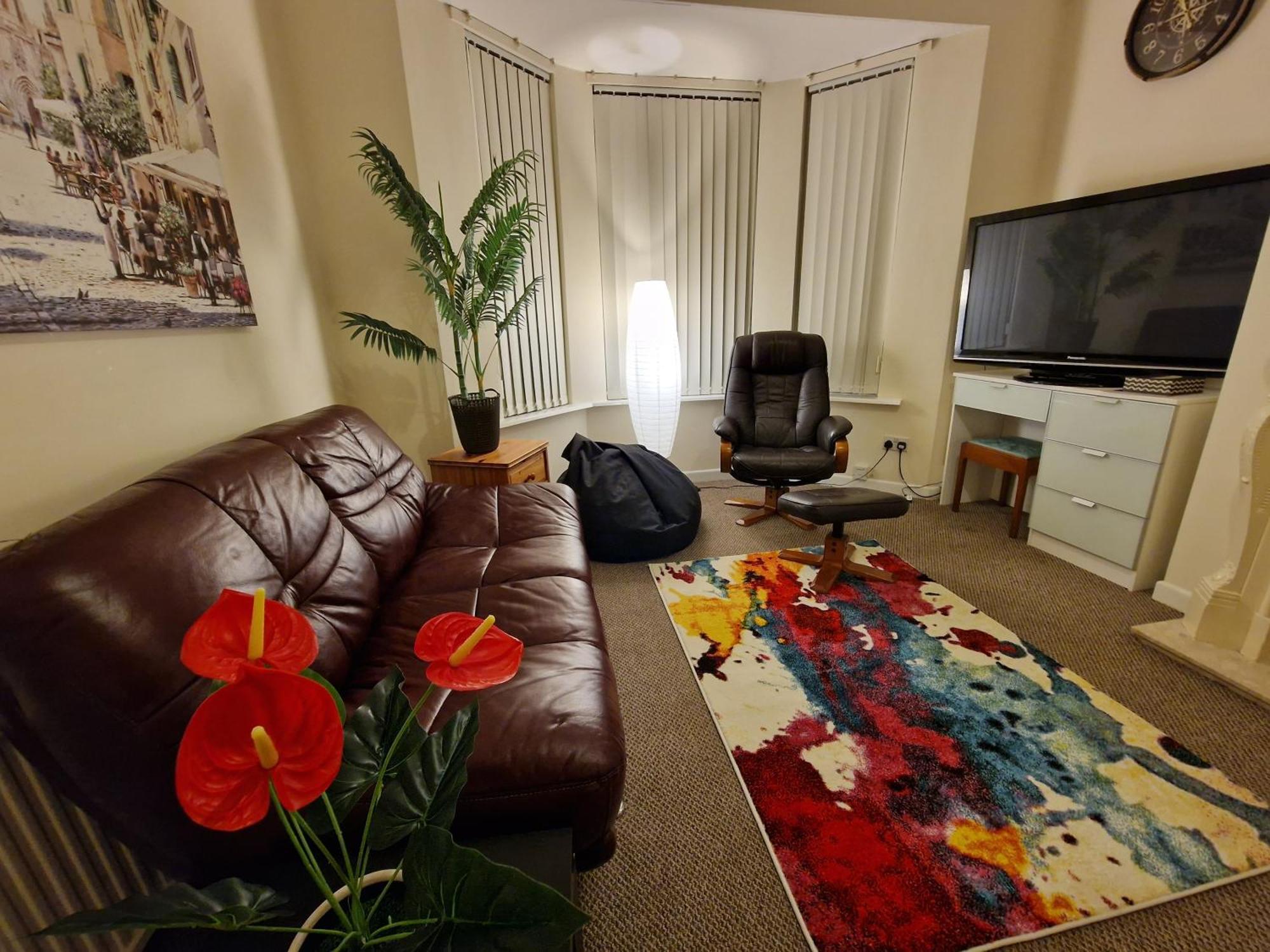 4 Bed Rooms 5 Double Beds Holidays House Near Train Station Плимът Екстериор снимка